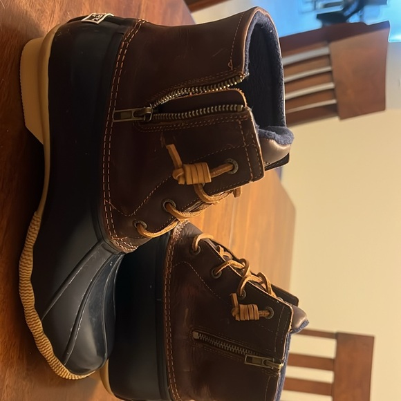 Great condition Sperry boots. - Picture 4 of 6